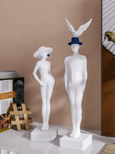 Load image into Gallery viewer, Resin Figures Abstract Couple - Contemporary design
